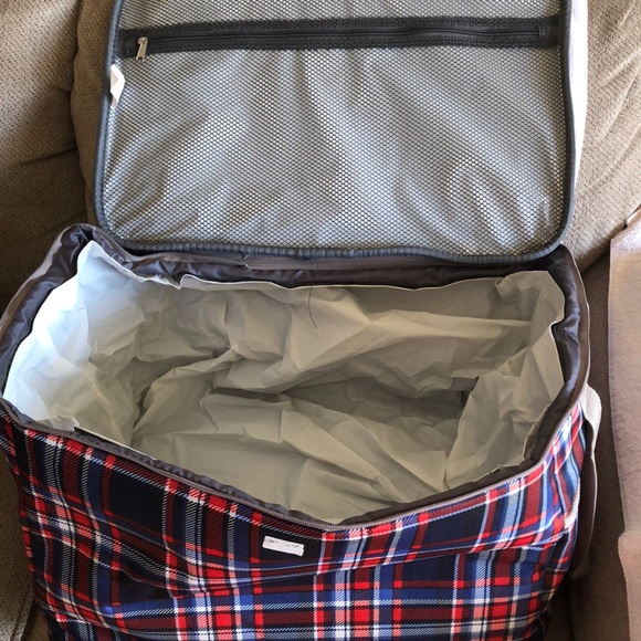 Rolling Picnic Basket - Picture 3 of 4